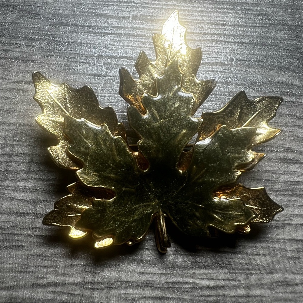 Vintage Autumn Leaf brooch